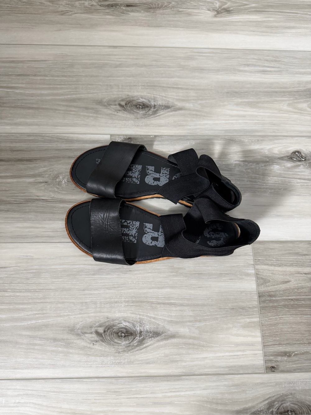 Sorel Black Elastic Strap Sandals SZ 8.5